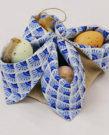 Handgenähtes Eierkörbchen